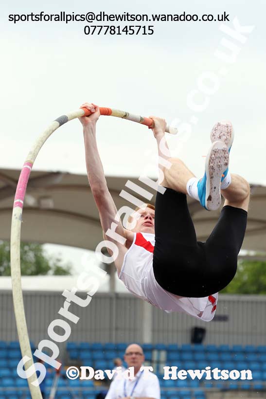 Mens under-20s pole vault, Northern Senior and Under-20s Track and Field Champs., Manchester. Photo: David T. Hewitson/Sports for All Pics